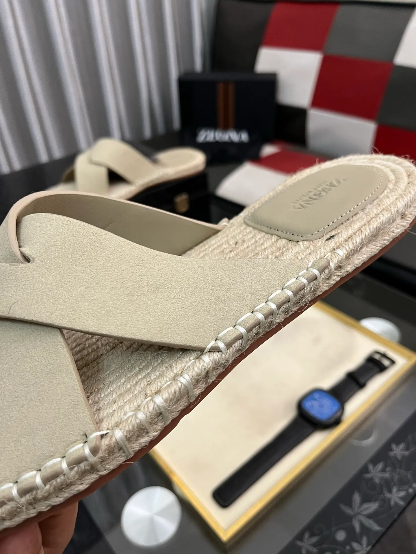 Men's shoes 💰320⌚️⌚️《HERMES》Hermès 💁♂️Men's casual slippers, compare the quality at the counter🧚🏿♂️ The upper layer has a stone pattern with clear texture, showing high-end, high-end, comfortable to wear and versatile. Purely hand-pulled, raw rubber breathable outsole, breathable and comfortable lambskin lining, 100% comfortable density, original rubber outsole wear-resistant code number 38-44. Can be customized 45-46-47